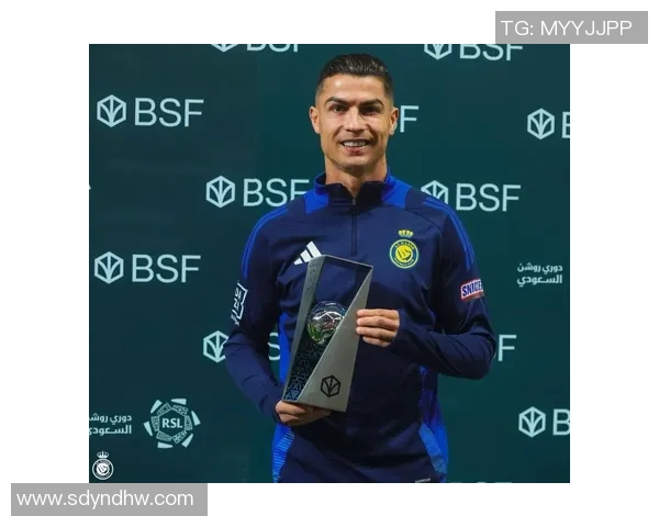 全奖杯的足球明星背后的奋斗故事与荣耀时刻 全奖杯的足球明星背后的奋斗故事与荣耀时刻