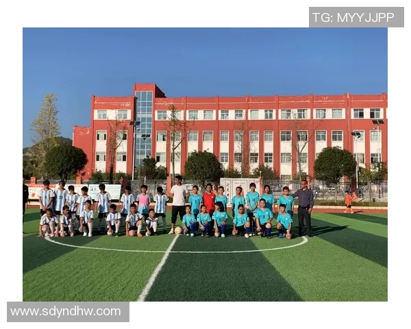 热血足球瞬间定格青春激情与团队精神的完美结合